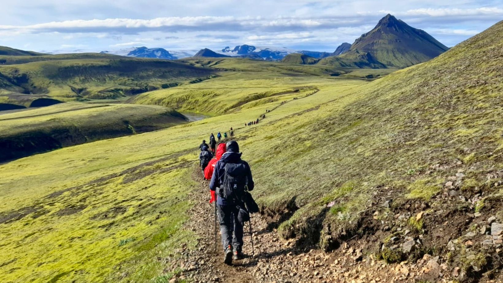 alt" As paisagens do Laugavegur trail, caminhar entre vulcões e glaciares"