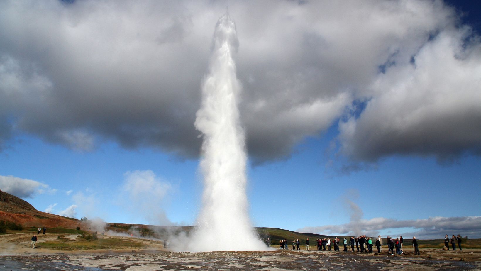 alt" Géiser na Islândia, volta pelo círculo dourado"