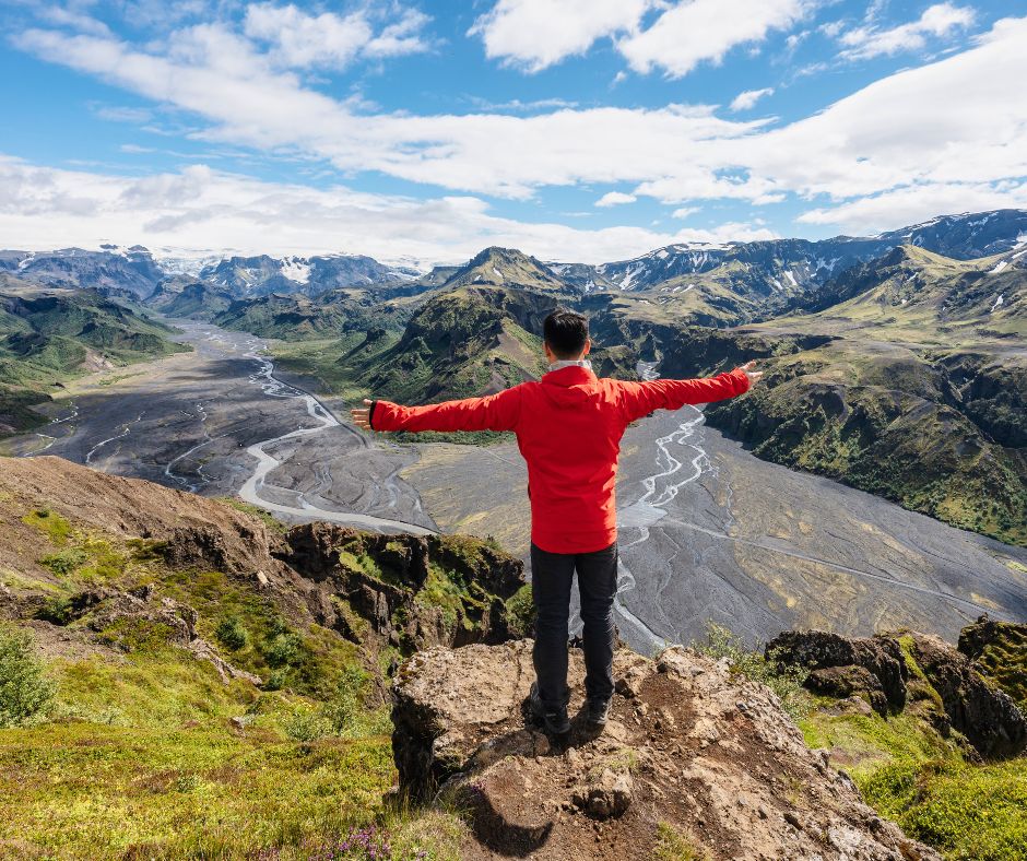 alt" Ao longo do percurso de Laugavegur, as vistas das mais variadas cores, fazem qualquer aventureiro parar para apreciar cada momento"
